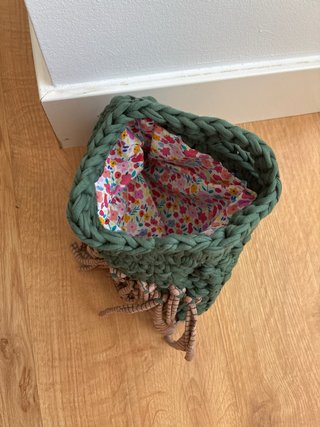 Bolso tejido a mano con flecos