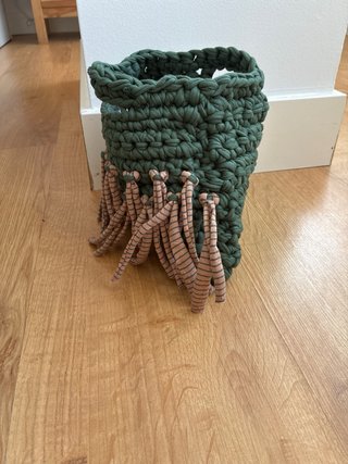 Bolso tejido a mano con flecos