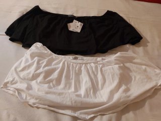 Top volante negro y blanco