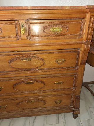 Cómoda de madera maciza con encimera de mármol