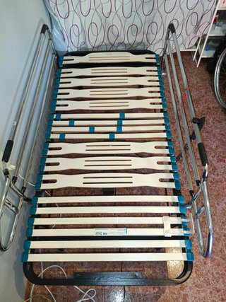 Cama articulada para enfermo