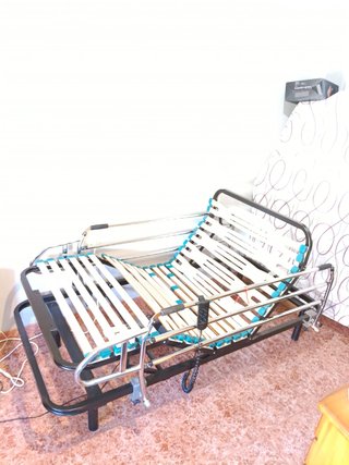 Cama articulada para enfermo
