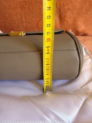 Borsa Miu Miu elegante grigio e oro