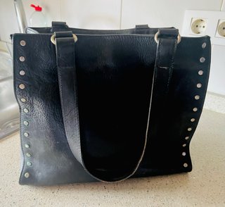 Bolso negro cuero tachuelas