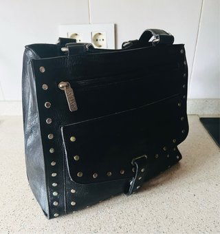 Bolso negro cuero tachuelas