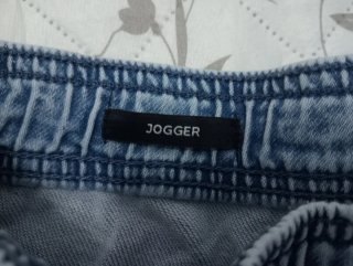 Pantalón vaquero azul corto jogger talla L