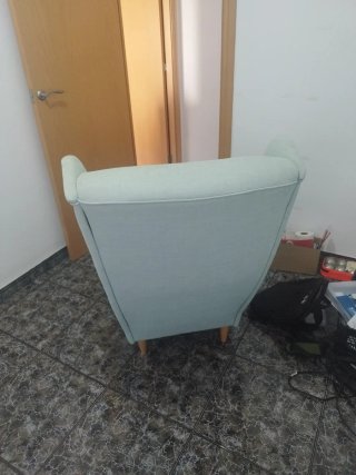 Sillón de tela verde menta