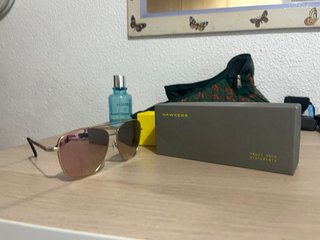 Gafas de sol Hawkers sin usar