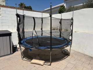 Cama elástica jardín con red de seguridad