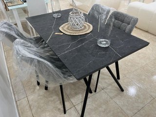MESA DE COMEDOR DE CERÁMICA PERFECTA