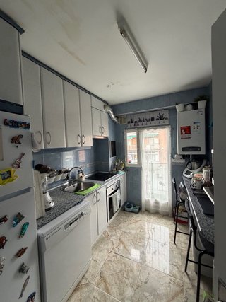 Se alquila habitacion.