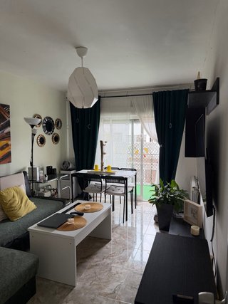 Se alquila habitacion.