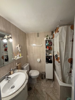 Se alquila habitacion.