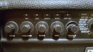 Amplificador Behringer Vampire LX210 Guitarra