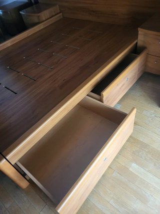 Habitación completa: Cama, mesitas, cabecero y sin