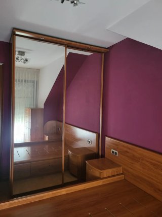 Habitación completa: Cama, mesitas, cabecero y sin
