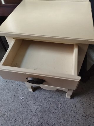 Mesita de noche o auxiliar madera