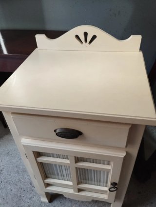 Mesita de noche o auxiliar madera