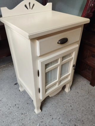 Mesita de noche o auxiliar madera