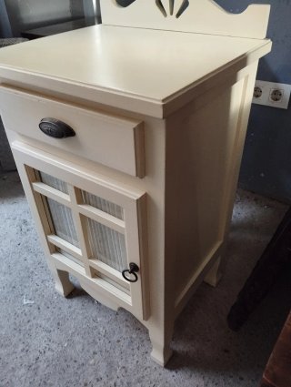 Mesita de noche o auxiliar madera