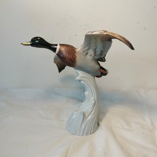 Figura Porcelana- Martinu- Pato en vuelo 21 cm
