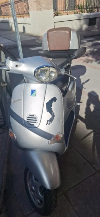 Vespa ET4 125cc Automática Plata