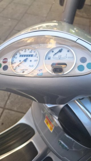 Vespa ET4 125cc Automática Plata