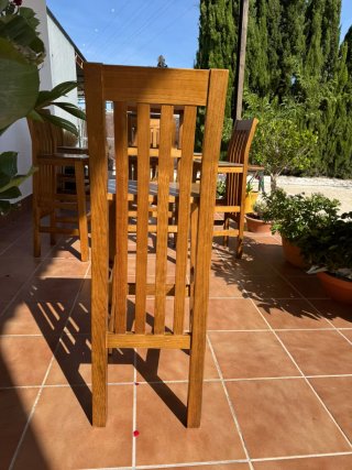 Set de mesa alta y sus banquillos