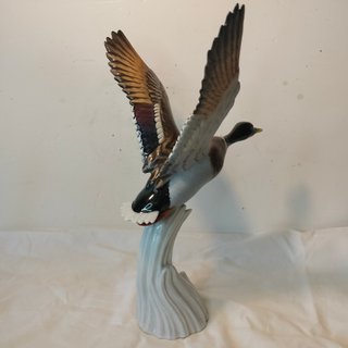 Figura Porcelana- Martinu- Pato en vuelo 27 cm