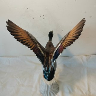 Figura Porcelana- Martinu- Pato en vuelo 27 cm