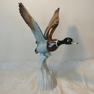 Figura Porcelana- Martinu- Pato en vuelo 27 cm