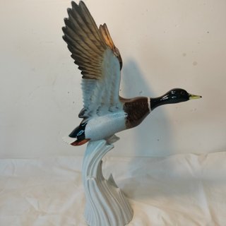 Figura Porcelana- Martinu- Pato en vuelo 27 cm