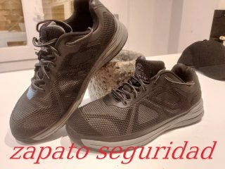 Zapatos de seguridad negros y grises
