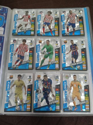 Álbum Adrenalyn 22-23 con 622 cromos