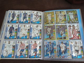 Álbum Adrenalyn 22-23 con 622 cromos