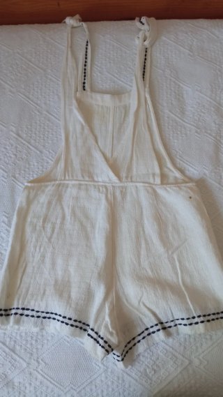 Peto corto blanco con bordado