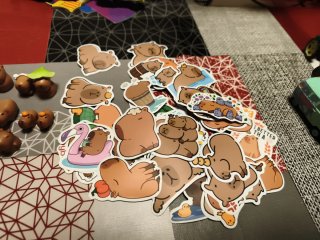 Lote 10 figuras capibara y pegatinas
