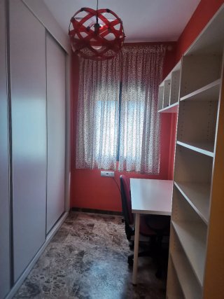 Se alquila piso amueblado con plaza de garaje