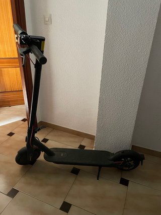 Patinete Eléctrico Xiaomi + Casco y Cargador