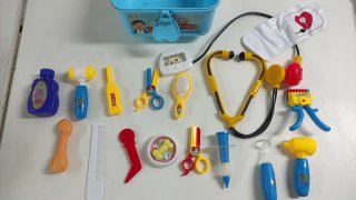 Maletín Veterinario con 6 peluches de animales