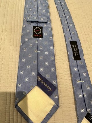 Corbata azul con estampado de cuadros