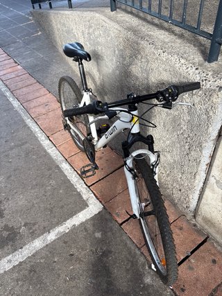 Bicicleta de montaña blanca