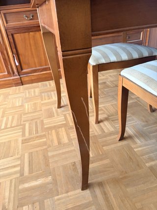 Mesa y 6 sillas de comedor de madera