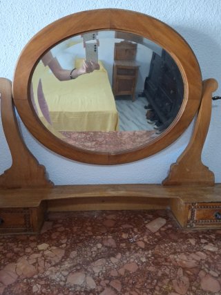 Tocador madera con mármol rosa y espejo