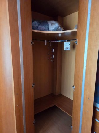 Mobiliario de habitación modular madera.