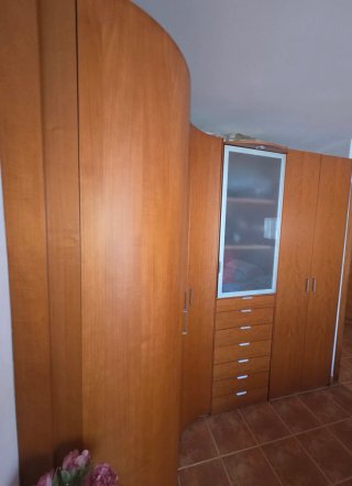 Mobiliario de habitación modular madera.