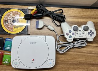 Sony PSone Console Bianca + Giochi e Accessori