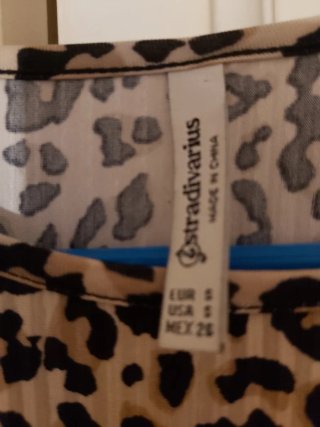 Vestido ancho estampado leopardo Stradivarius