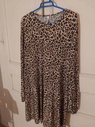 Vestido ancho estampado leopardo Stradivarius