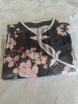 Blusa Caramelo flores cerezo cuello mao